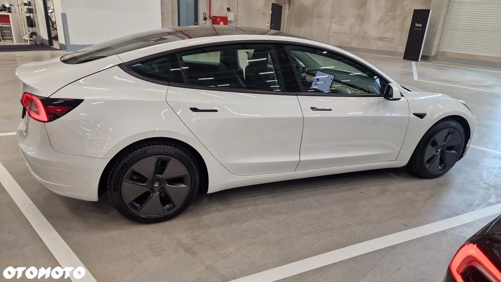Tesla Model 3 - 4