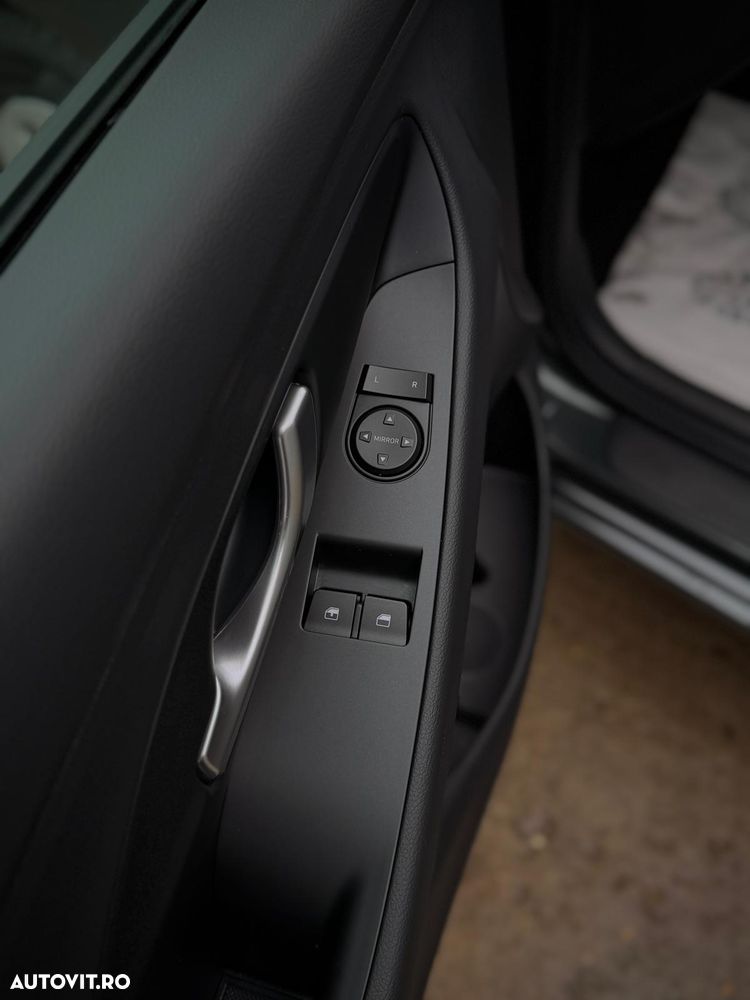 Hyundai i30 1.5 96CP M/T Comfort - 14