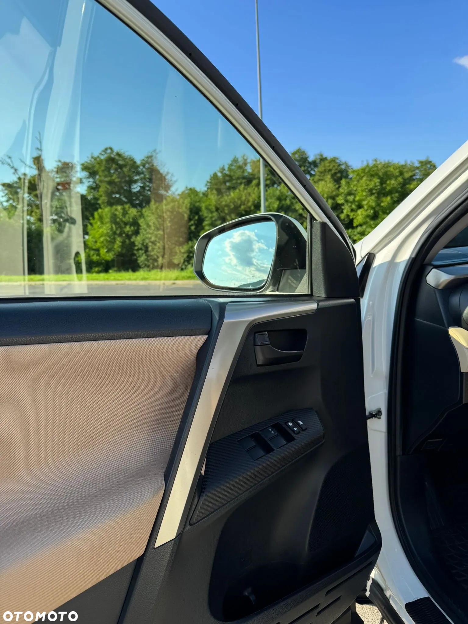 Toyota RAV4 2.5 XLE - 10