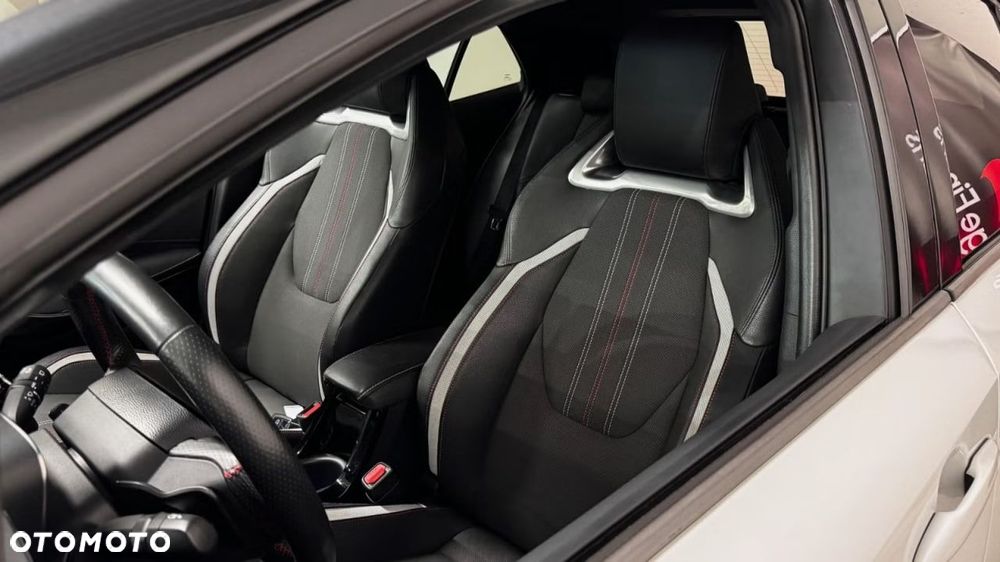 Toyota Corolla 1.8 GR Sport - 11