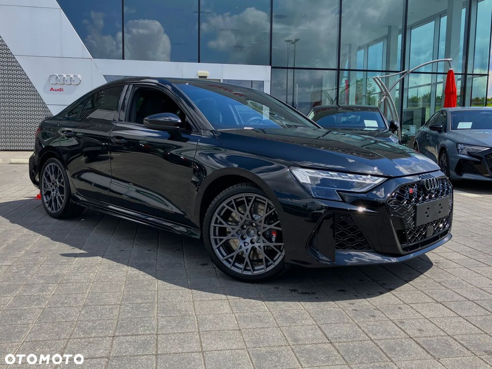 Audi RS3 Limousine - 3