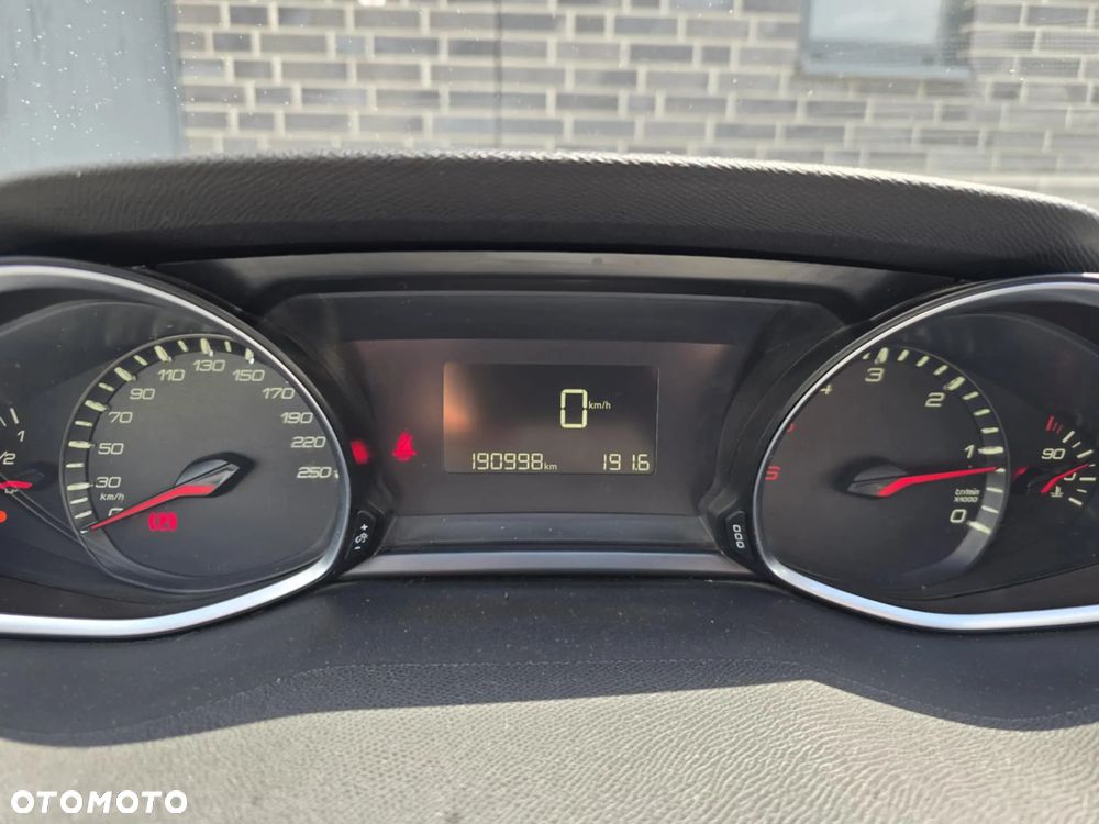 Peugeot 308 1.6 BlueHDi Business Line S&S - 29