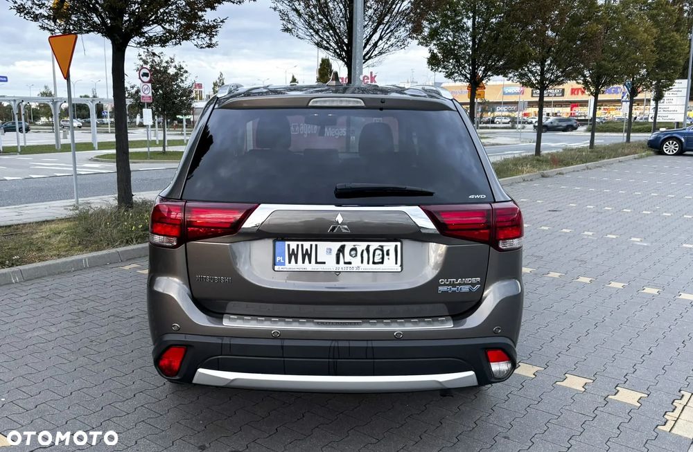 Mitsubishi Outlander Instyle NAVI + - 4
