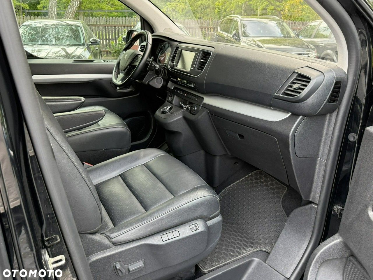 Peugeot Traveller - 23