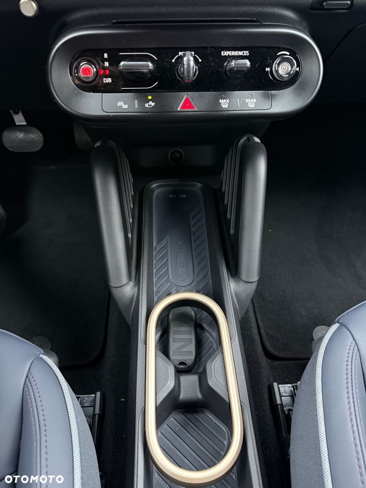 MINI Cooper E Favoured Trim - 25
