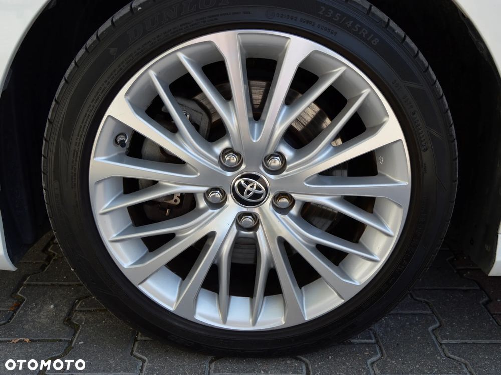 Toyota Camry 2.5 Hybrid Executive CVT - 23