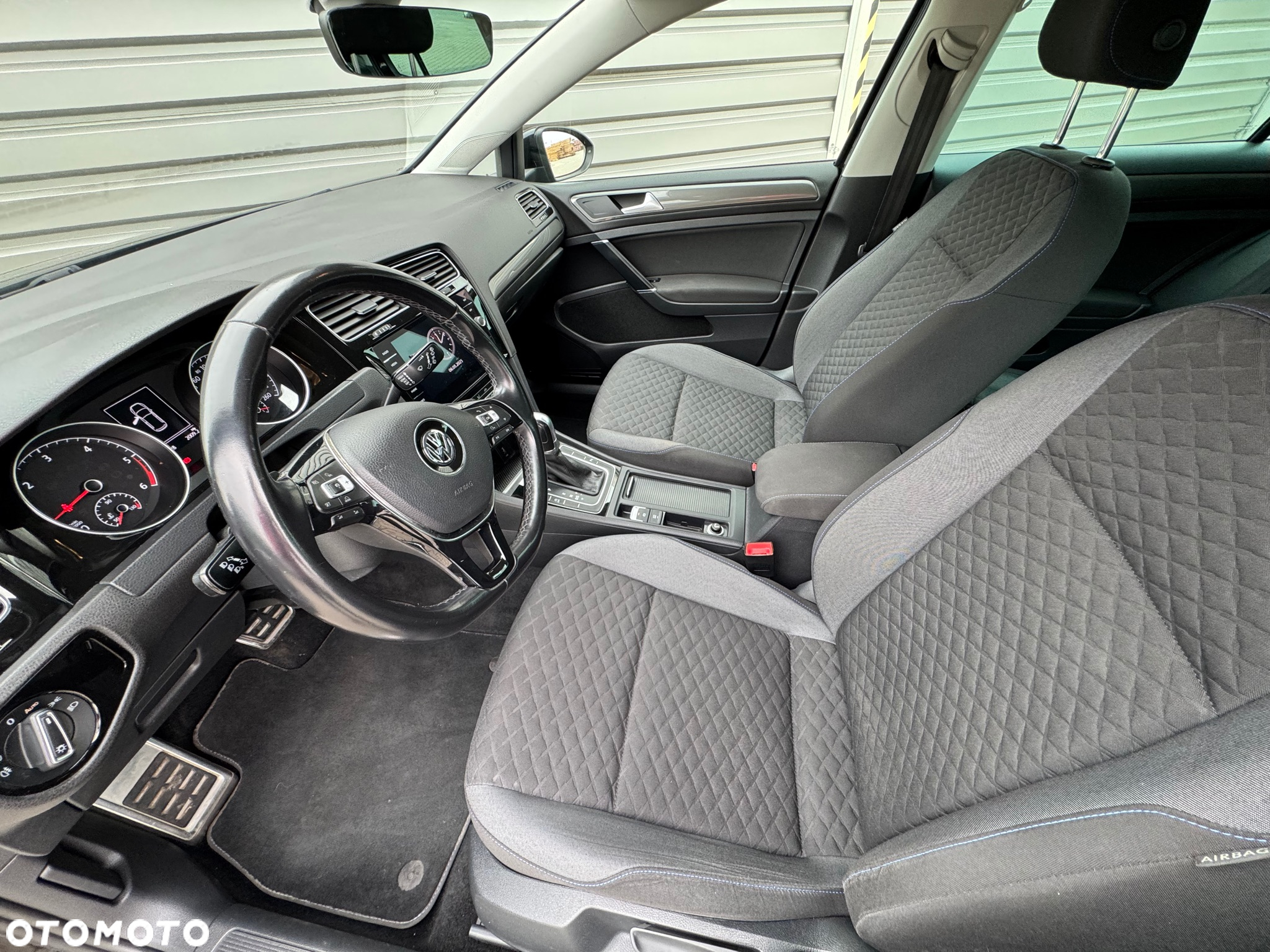 Volkswagen Golf - 9