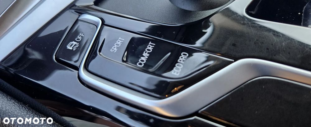 BMW Seria 5 520d xDrive - 34