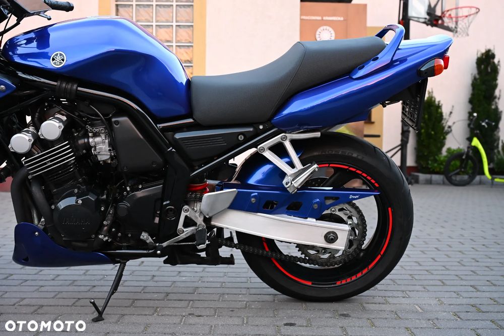 Yamaha FZS - 17