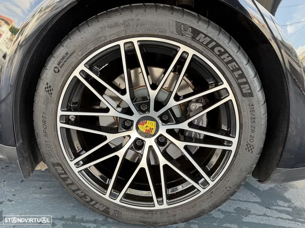 Porsche Panamera 4 E-Hybrid - 14