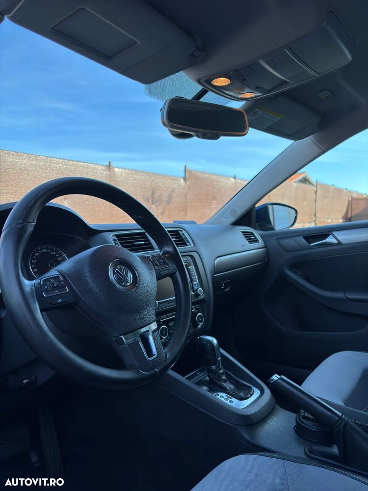 Volkswagen Jetta 2.0 TDI DSG Highline - 13