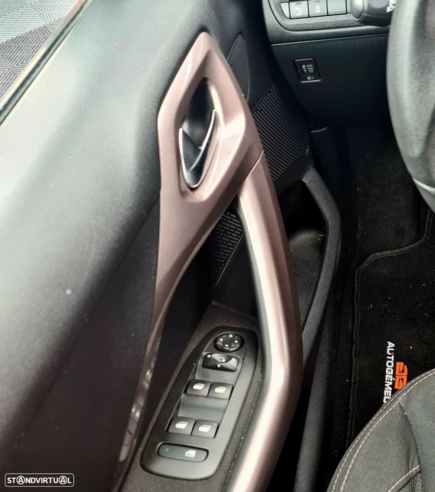 Peugeot 2008 1.6 BlueHDi Style - 13