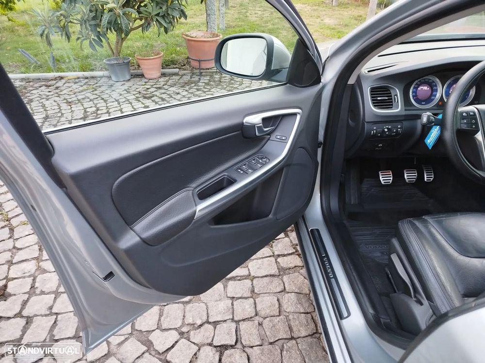 Volvo V60 1.6 D2 R-Design - 13