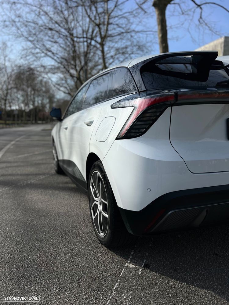 MG MG4 64 kWh Luxury - 4