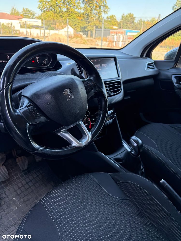 Peugeot 208 2016 photo 5
