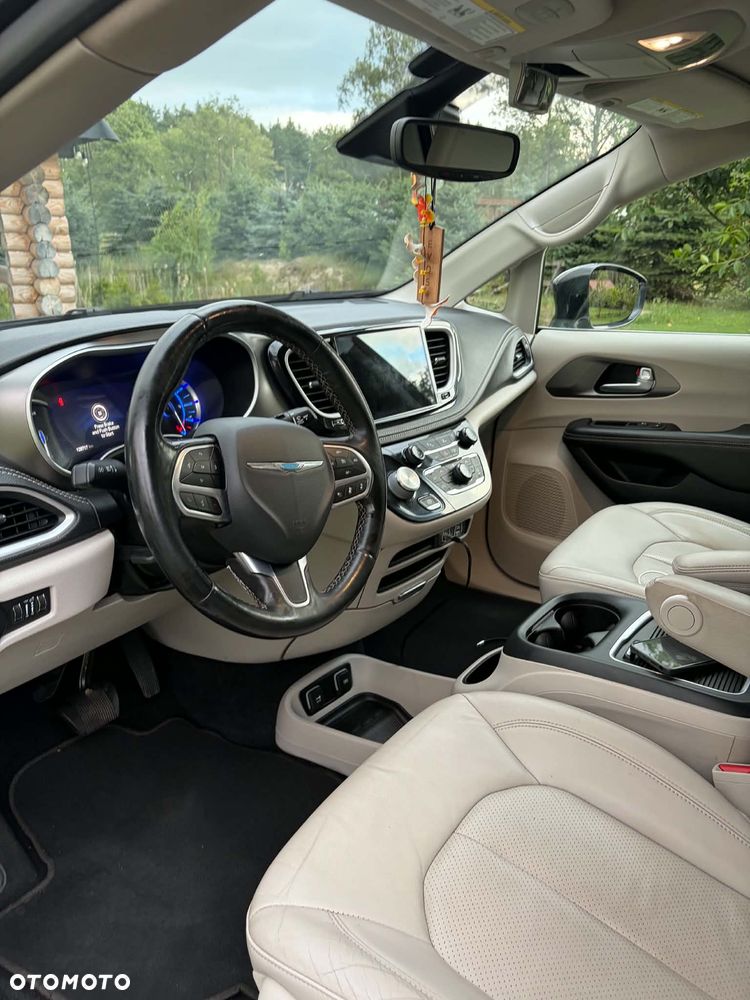 Chrysler Pacifica - 23