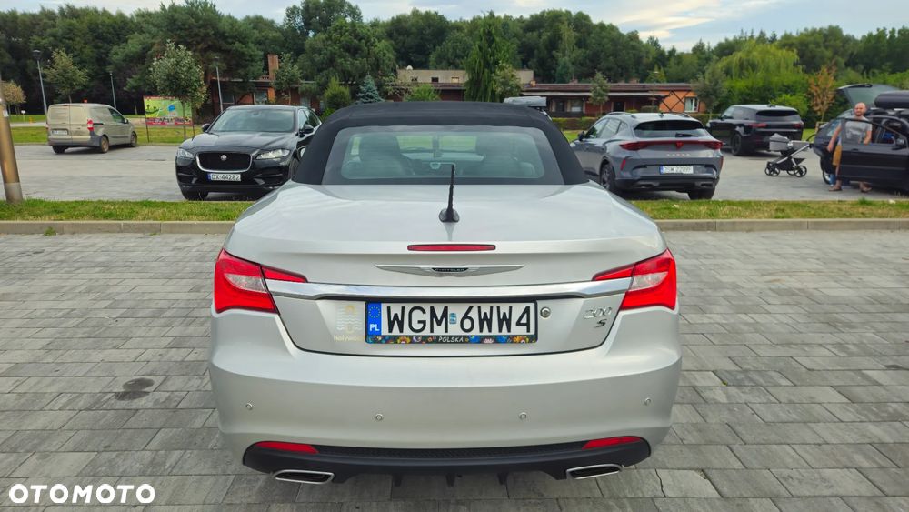 Chrysler 200 - 13