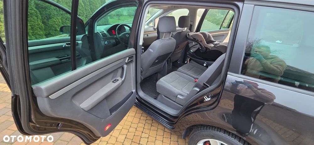 Volkswagen Touran 2.0 TDI DPF Highline - 8