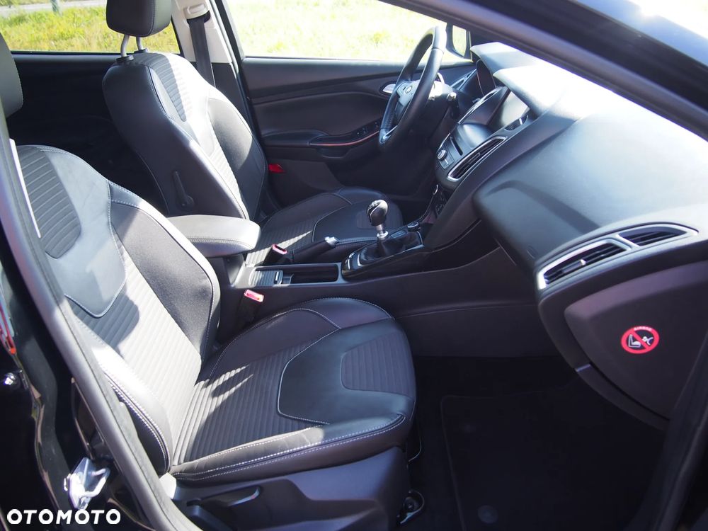 Ford Focus 1.0 EcoBoost Titanium - 12