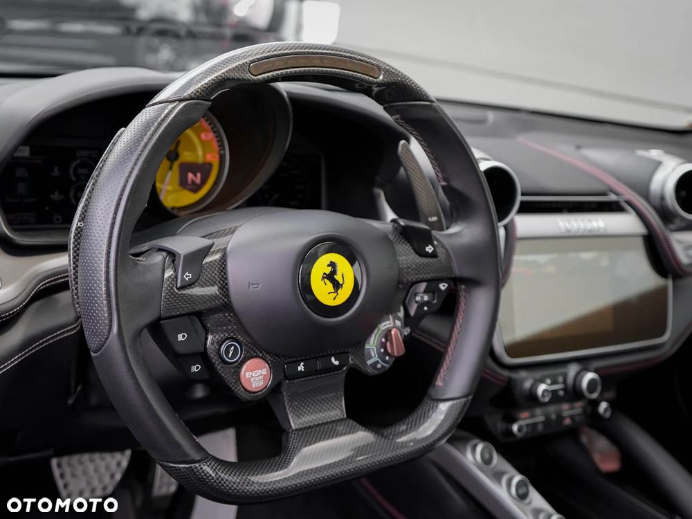 Ferrari GTC4Lusso - 13