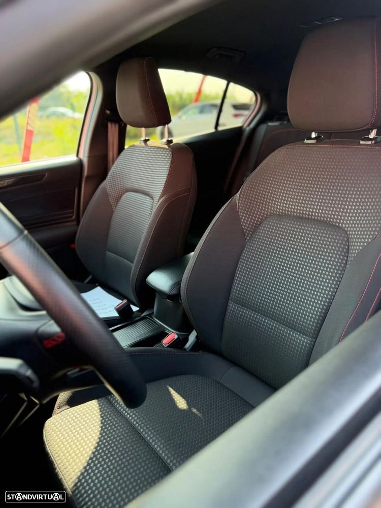 Ford Focus 1.0 EcoBoost MHEV ST-Line - 18