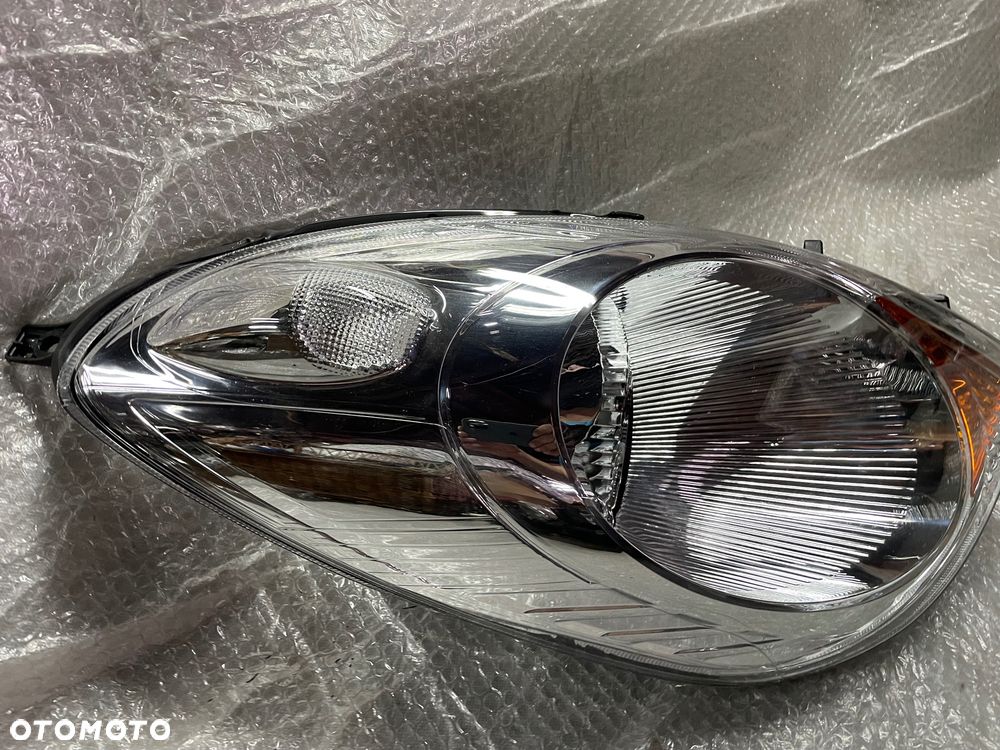 LAMPA PRAWA ZWYKŁA NISSAN NOTE E11 260109U10A - 3
