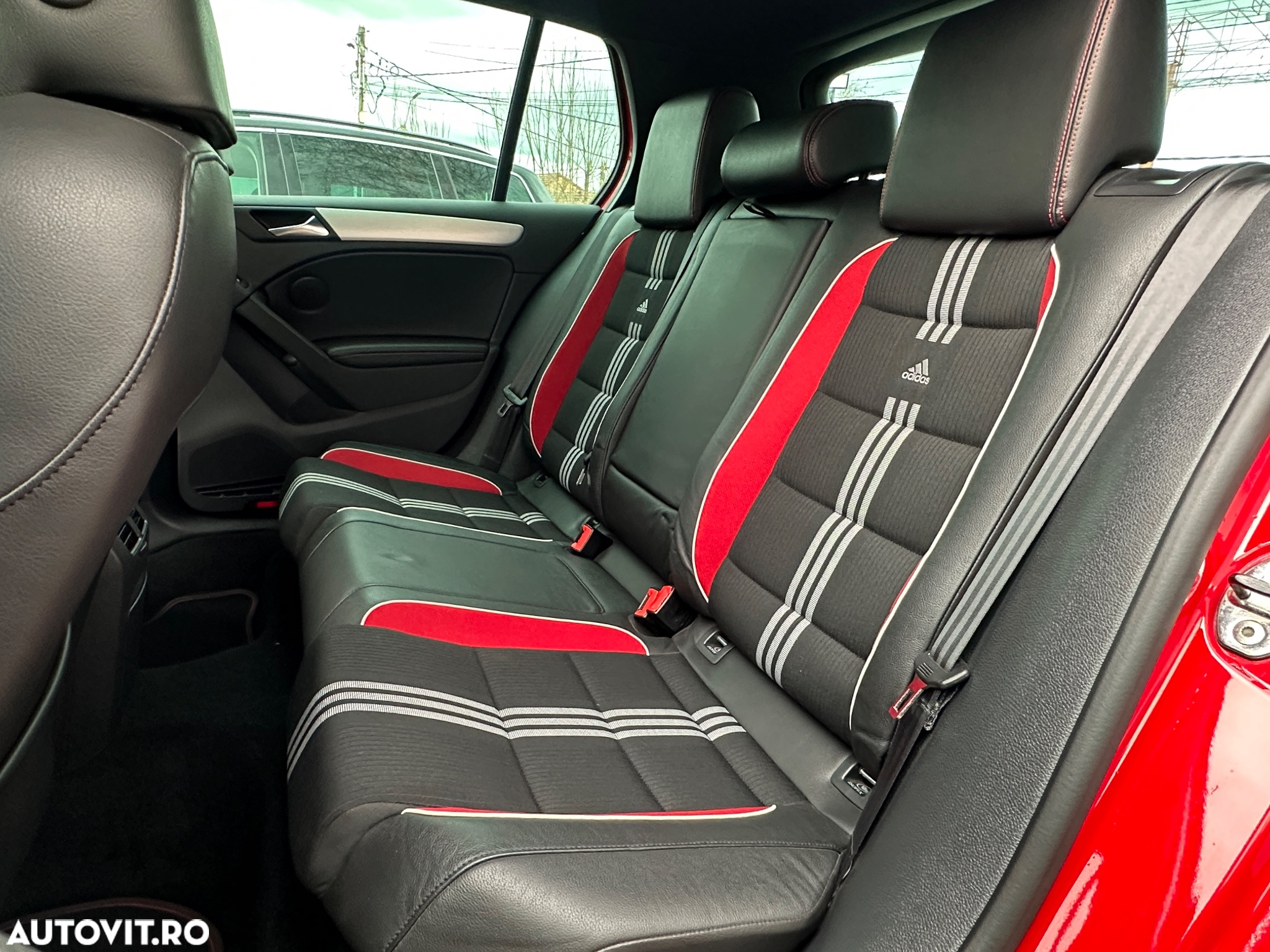Volkswagen Golf 2.0 GTI adidas - 18