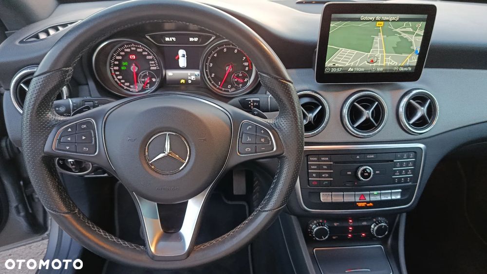 Mercedes-Benz CLA 180 7G-DCT UrbanStyle Edition - 17