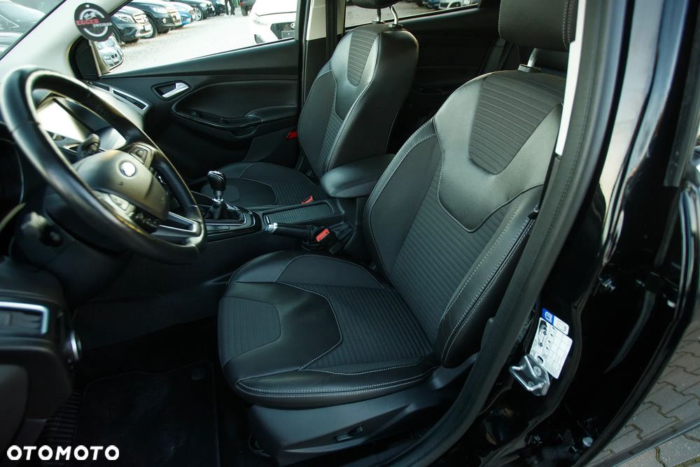 Ford Focus ver-1-0-ecoboost-titanium-x - 17