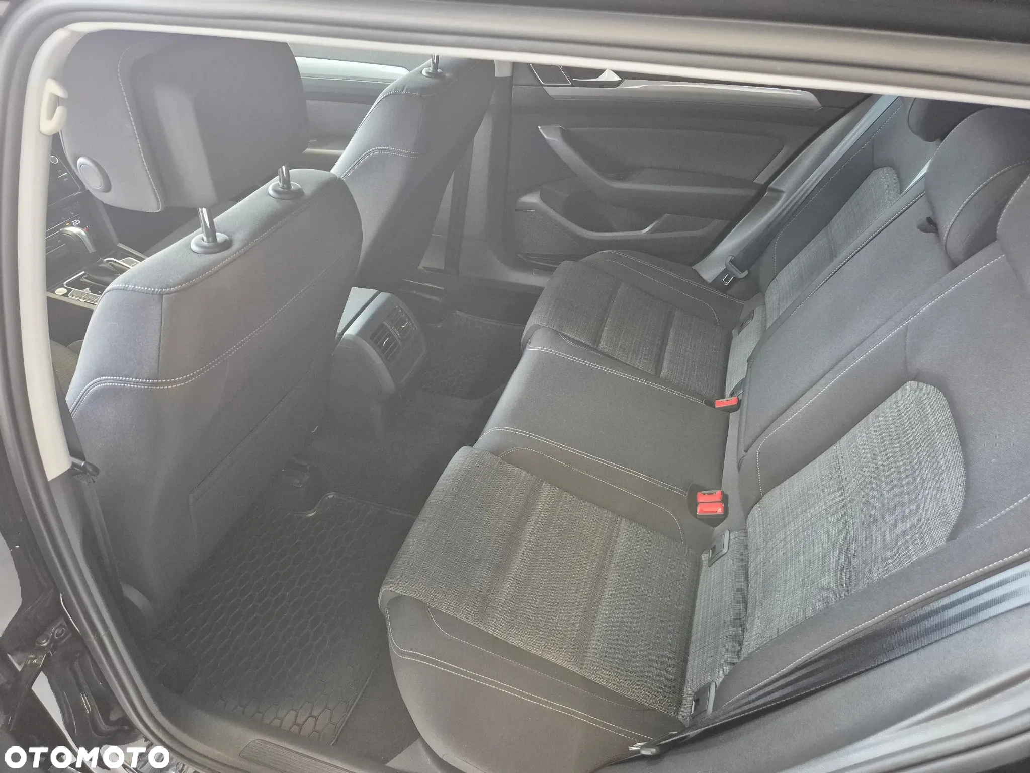 Volkswagen Passat 2.0 TSI Business DSG - 13