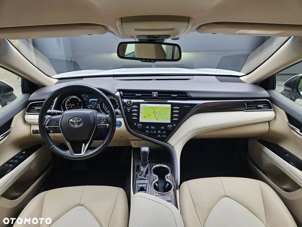 Toyota Camry 2.5 Hybrid Executive CVT - 27