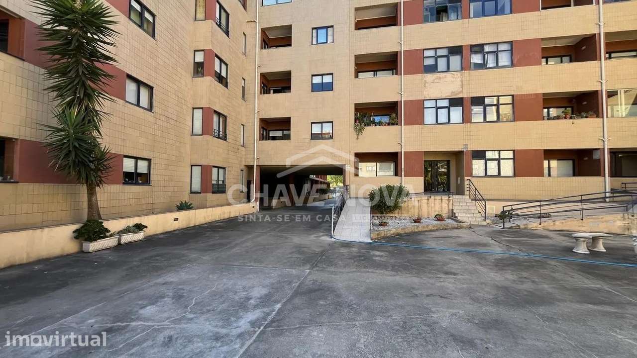 Apartamento T2 c/Varanda, Suite, Garagem e Arrumo | Valadares - Grande imagem: 4/17