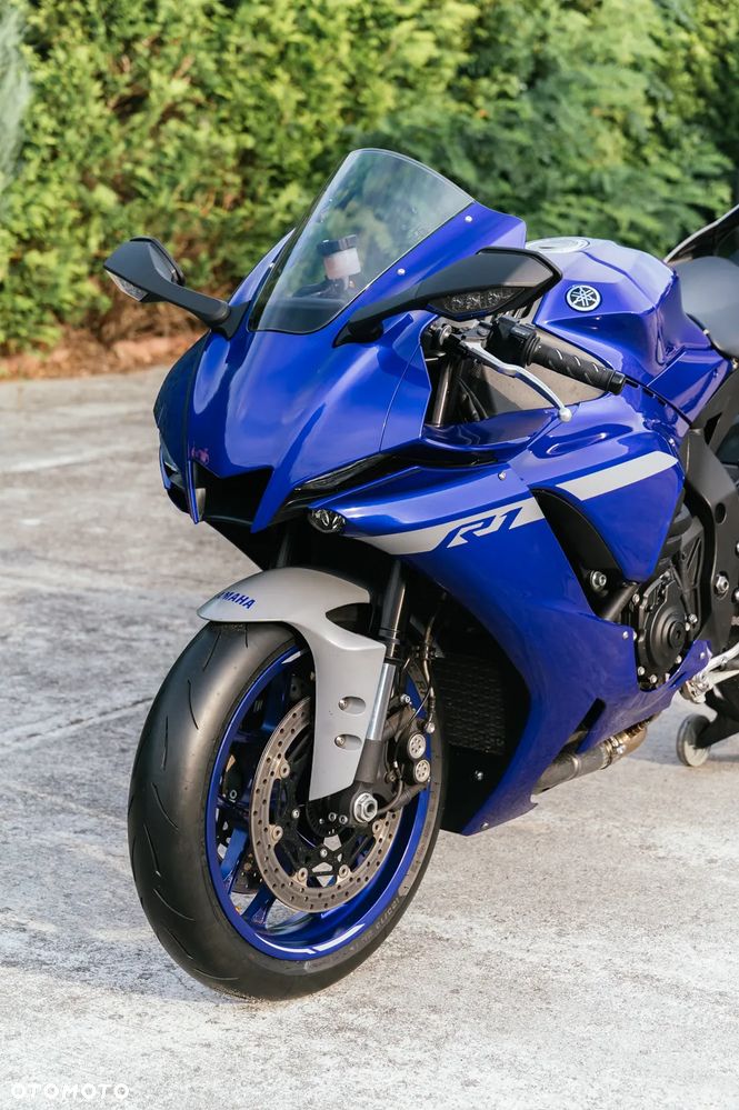 Yamaha R1 - 6