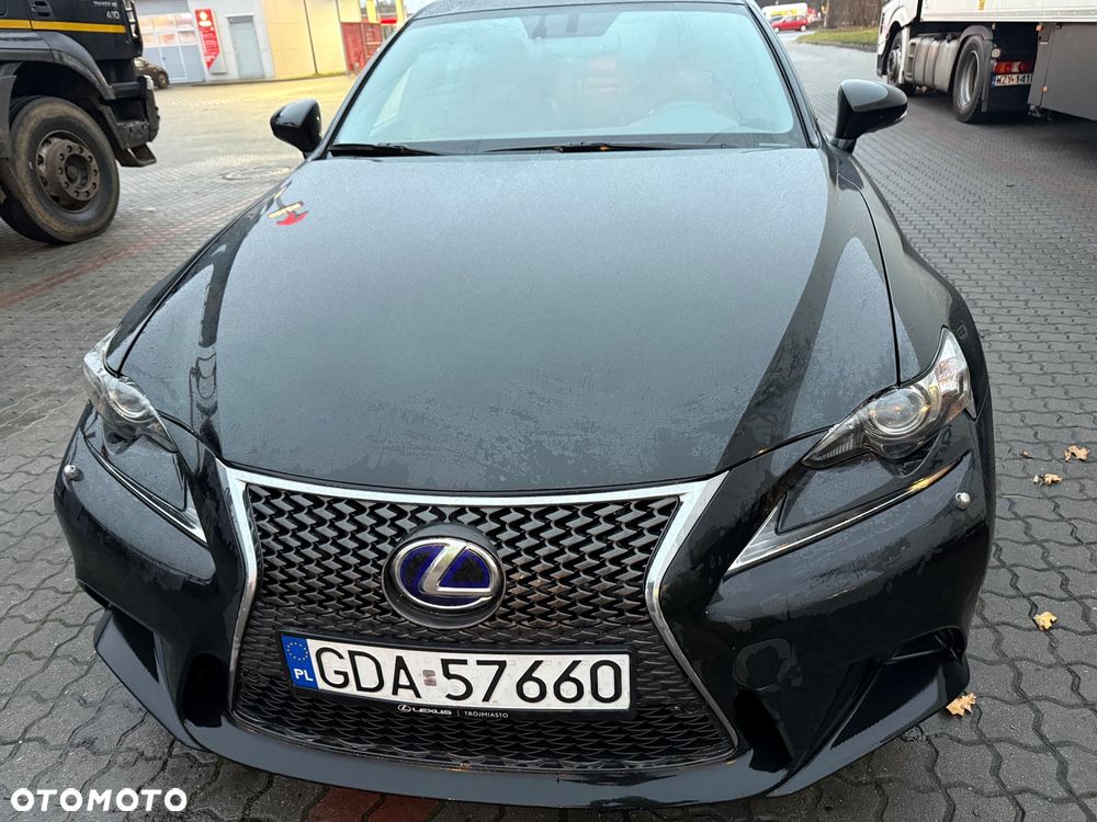 Lexus IS 300h F Sport - 21