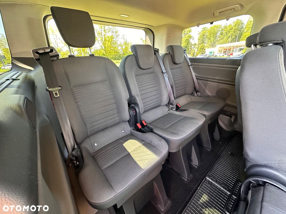 Ford Tourneo Custom - 25