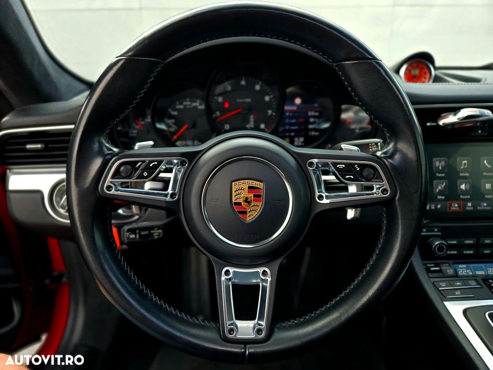 Porsche 911 Carrera 4 PDK - 33