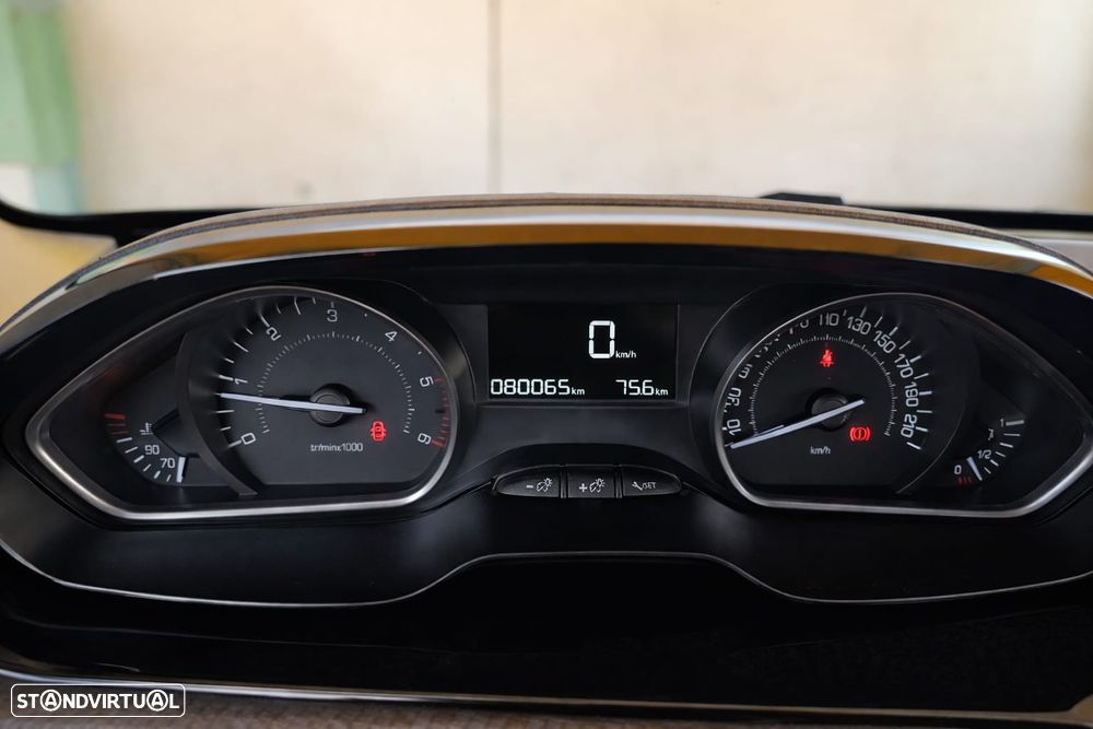 Peugeot 2008 1.5 BlueHDi Style - 4