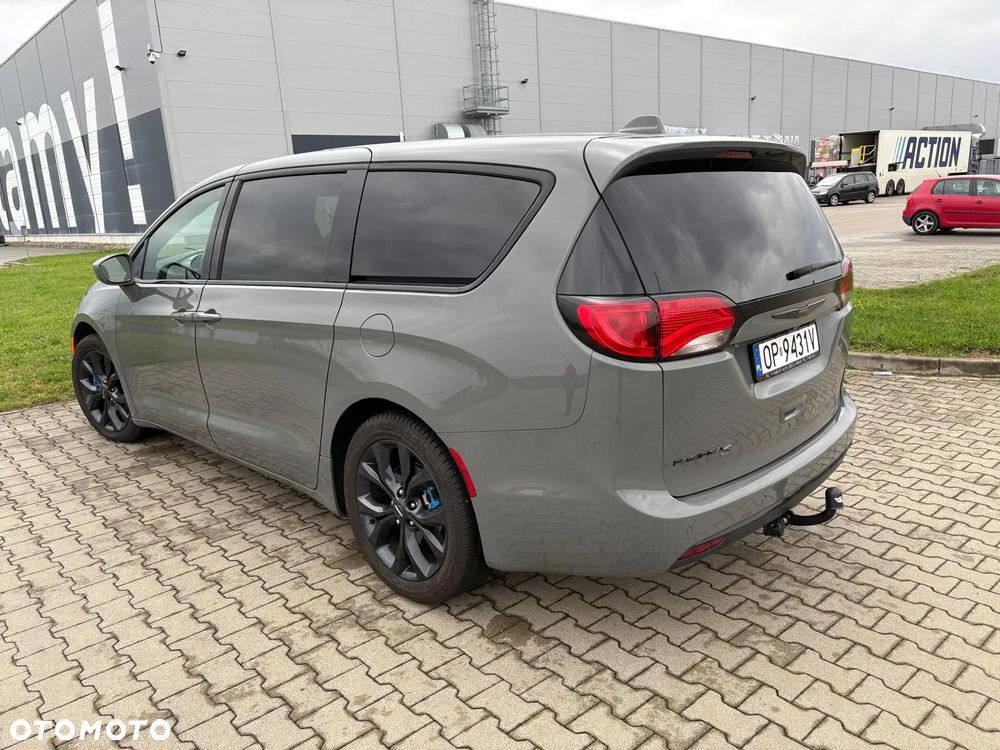 Chrysler Pacifica - 4