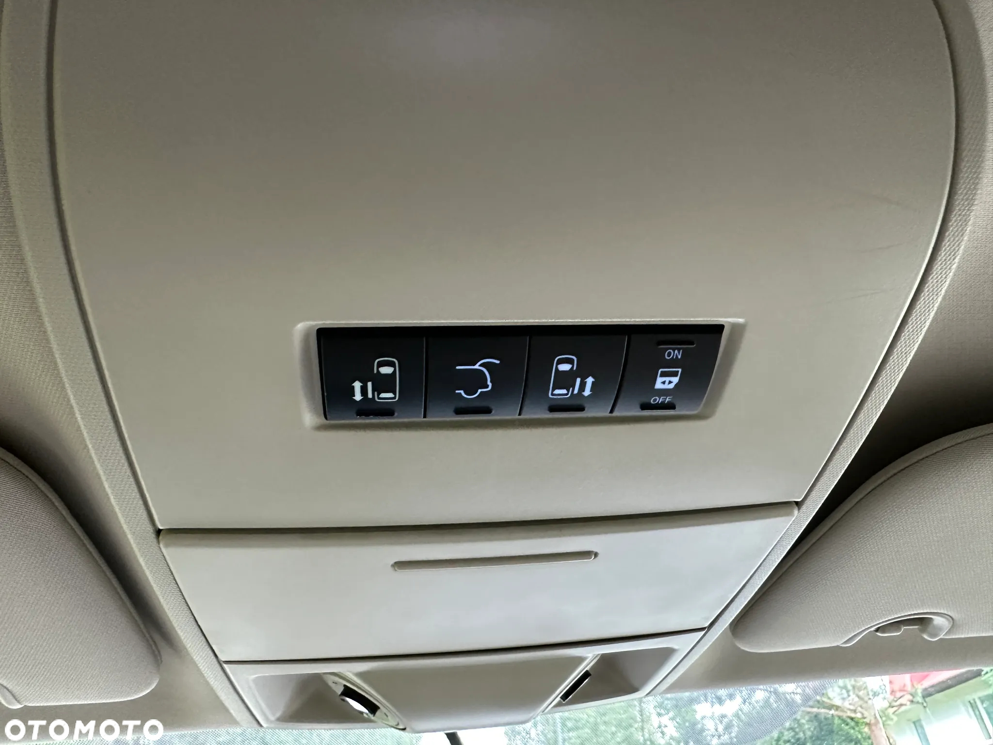Chrysler Town & Country - 27
