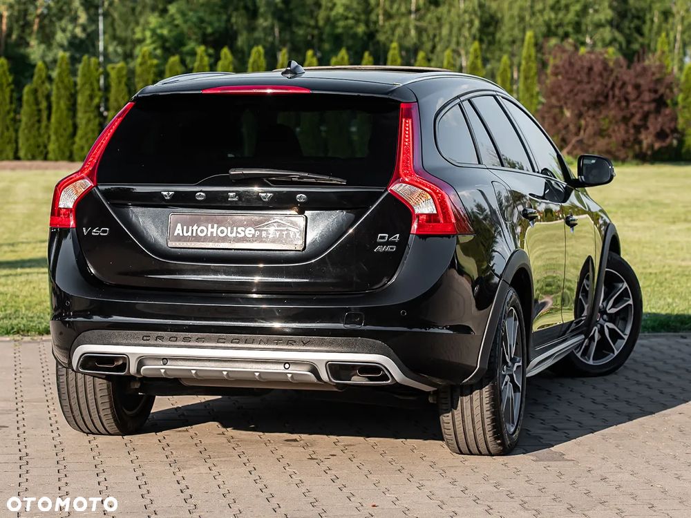 Volvo V60 Cross Country - 10