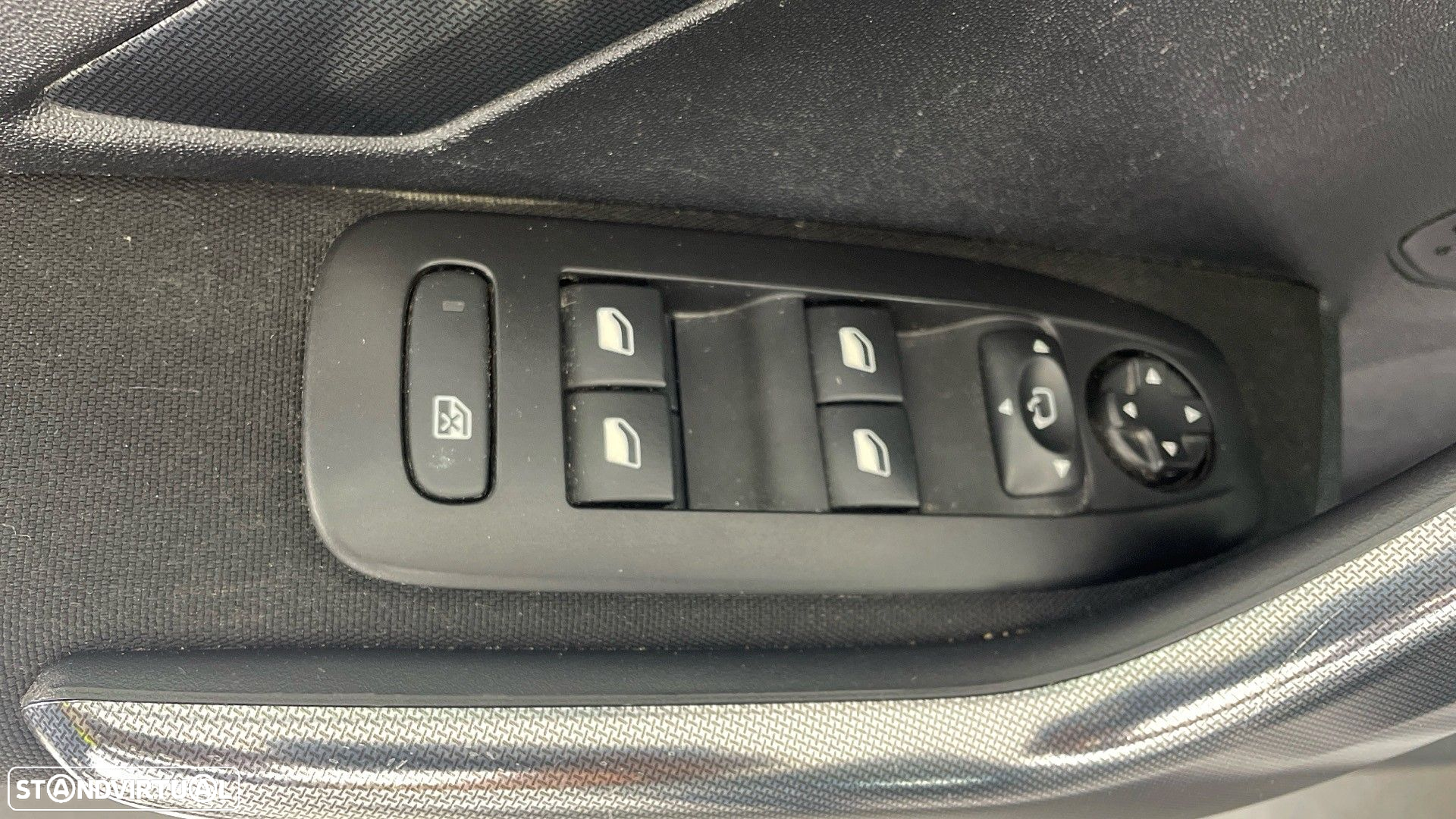 Peugeot 2008 1.2 PureTech Allure EAT6 - 18