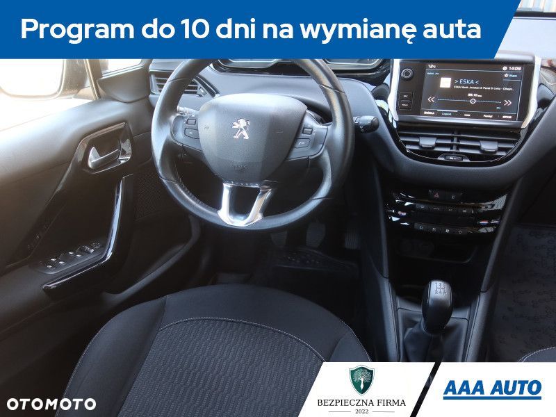 Peugeot 208 - 8
