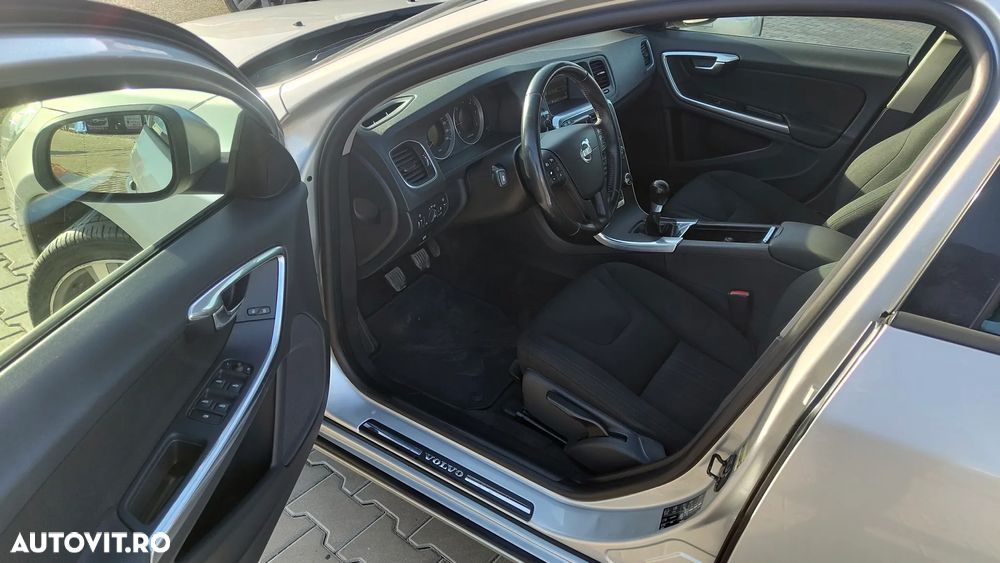 Volvo V60 D3 Momentum - 6