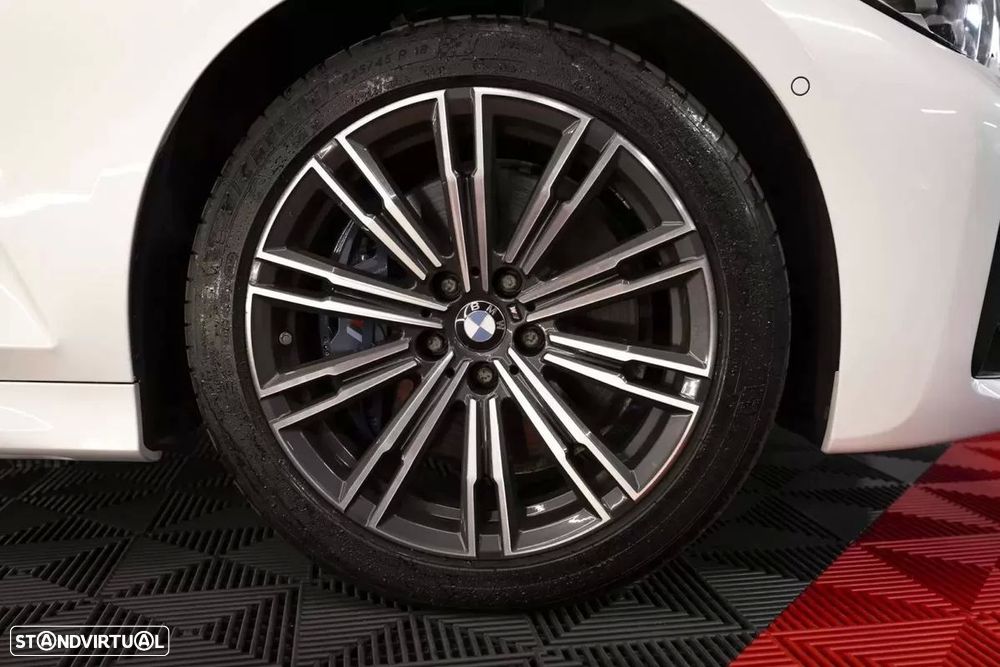 BMW 330 e Aut. M Sport - 27