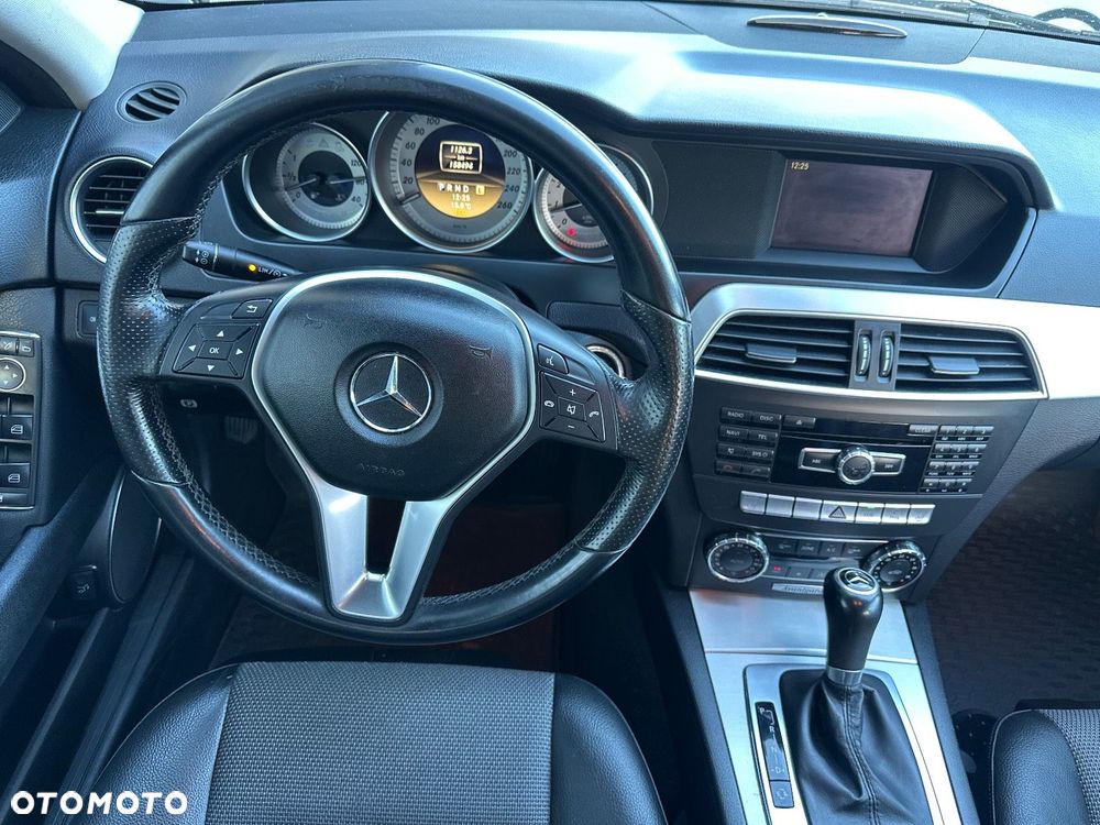 Mercedes-Benz Klasa C 180 CGI Automatik BlueEFFICIENCY Avantgarde - 16