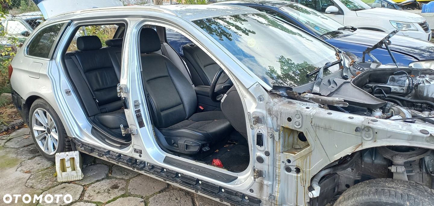 FARTUCH PRZEDNI PRAWY BMW F11 520d KOMBI 354 2011 - 2