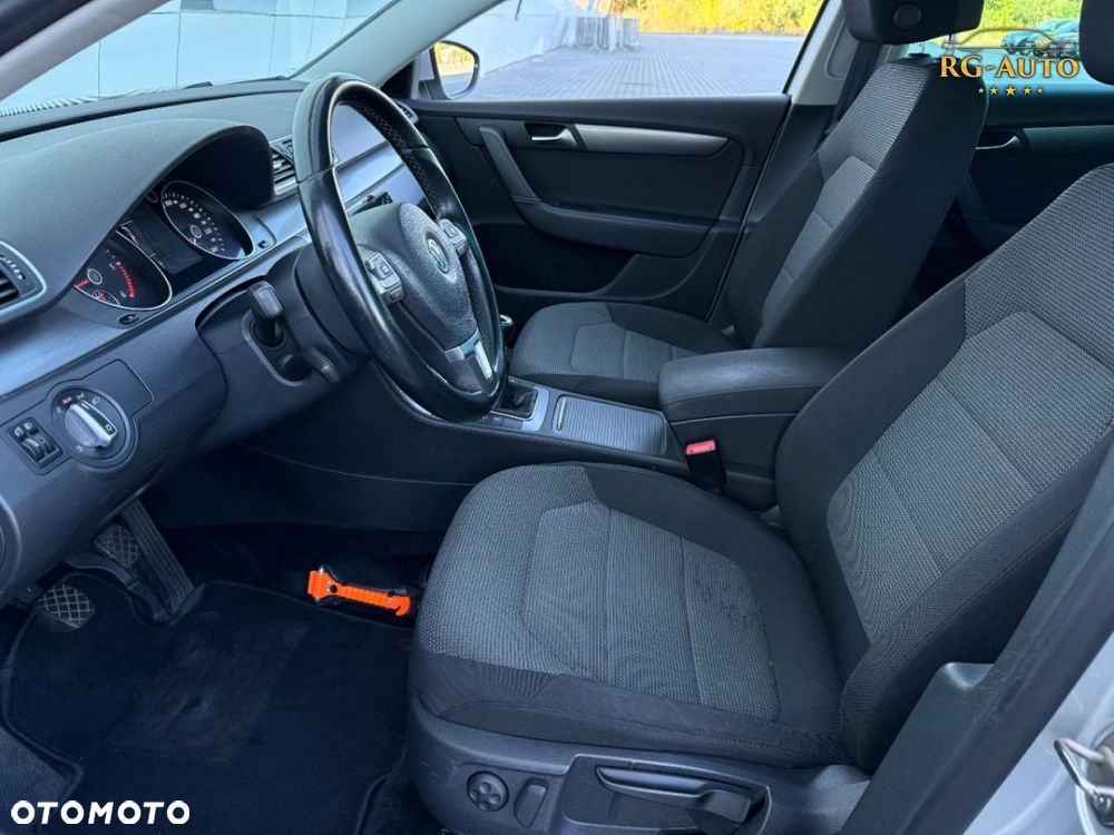 Volkswagen Passat - 36