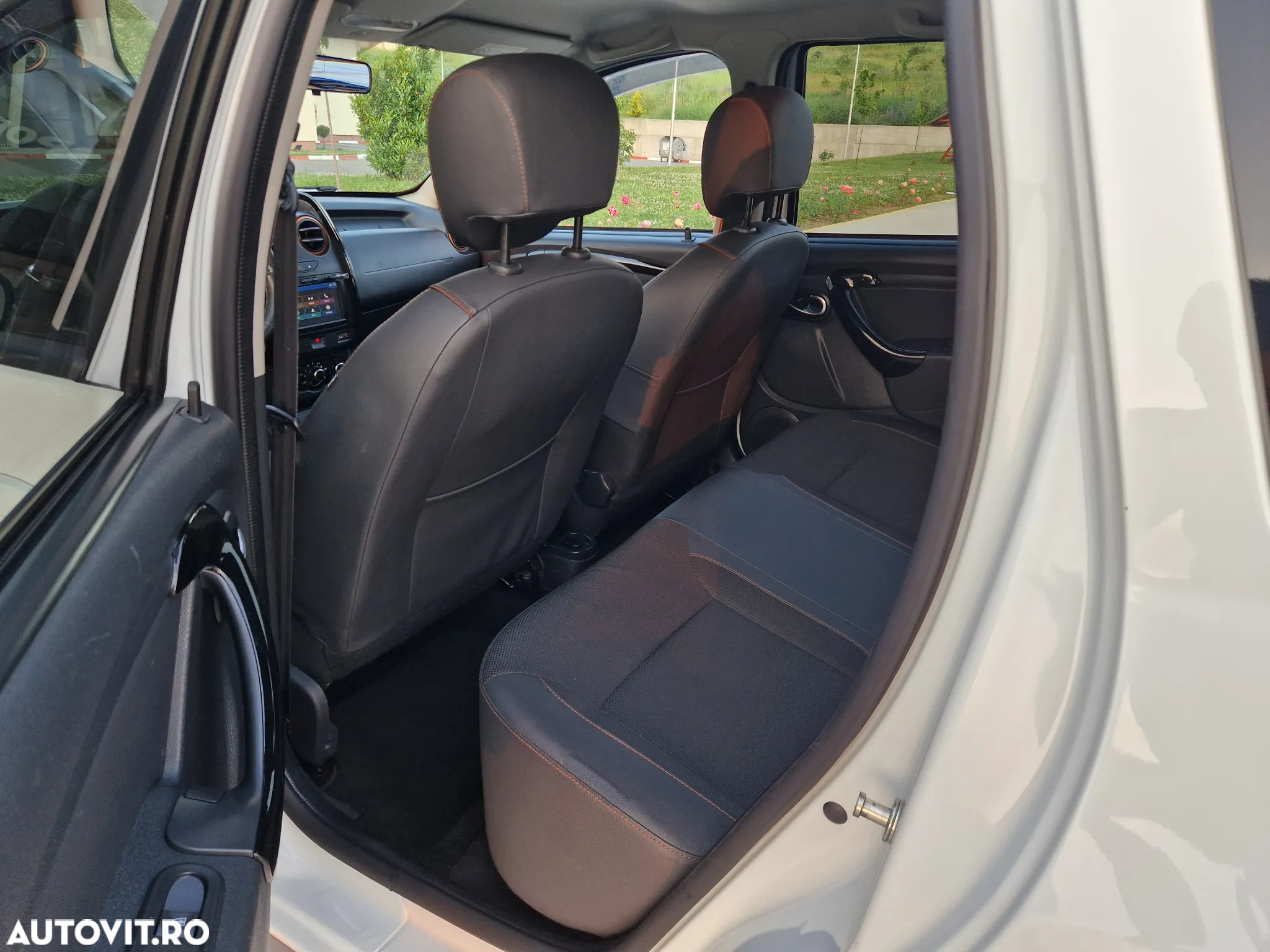 Dacia Duster 1.6 4x2 Laureate - 8