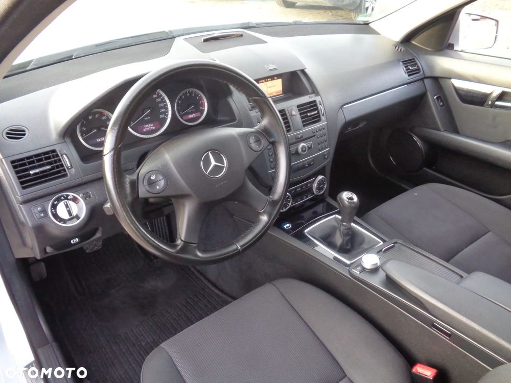 Mercedes-Benz Klasa C 180 CGI BlueEff Avantgarde - 6