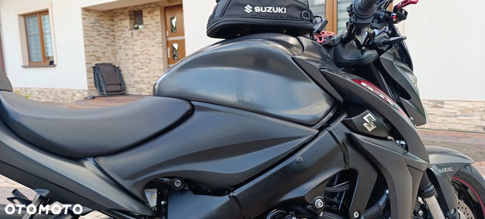 Suzuki GSX 1000 - 27